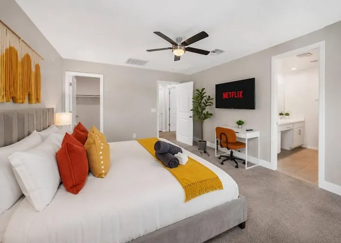 Cozy 3br Escape Minutes From Downtown *