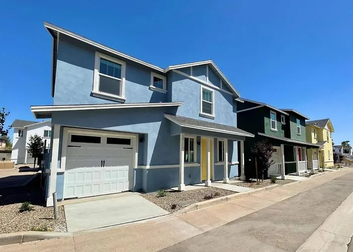 Cozy 3br Escape Minutes From Downtown